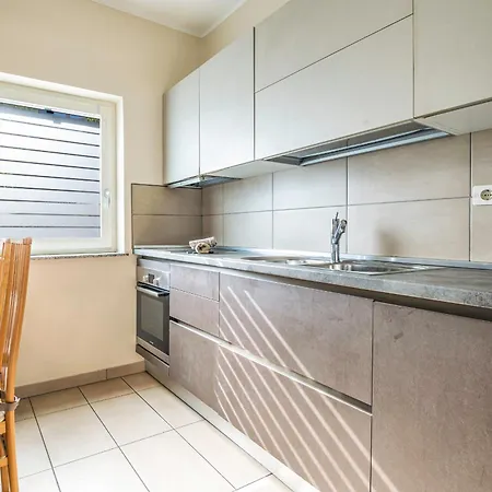 Prostorni In Udobni Apartmaji Sl - Spacious & Comfortable Sl Izola